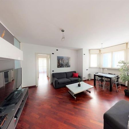 Apartment+Garage Near Novegro Exhibition/Linate เซกราเต ภายนอก รูปภาพ
