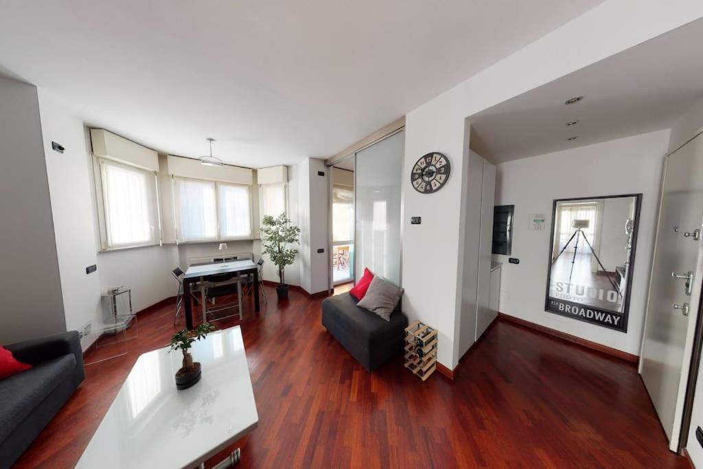Apartment+Garage Near Novegro Exhibition/Linate เซกราเต ภายนอก รูปภาพ